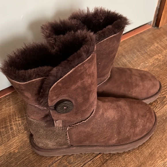 UGG Bailey Button Women Brown Boot | Size 7 - Picture 1 of 11